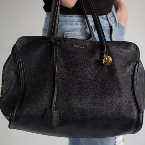 My black Alexander McQueen handbag with gold skull - Picture 13 of 14